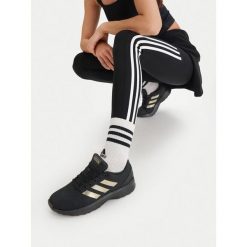 Buty do biegania adidas. Czarne obuwie sportowe Adidas, bez zapięcia, do biegania. Za 239.99 zł.