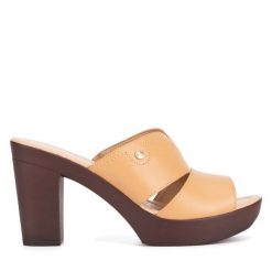 Klapki Lasocki. Brązowe klapki Lasocki, bez wzorów, bez obcasa. Za 169.99 zł.