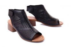 RIEKER REMONTE R8774-00 black, sandały damskie. Czarne sandały Rieker Remonte, w ażurowe wzory, bez obcasa, na obcasie, bez zapięcia. Za 369.90 zł.