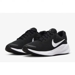 Buty Damskie Sportowe Nike W Revolution 7. Białe obuwie sportowe Nike, bez zapięcia, do biegania. Za 228.80 zł.