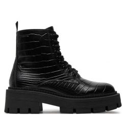 Botki Tamaris. Czarne botki Tamaris, bez wzorów, bez obcasa, na płaskiej podeszwie, bez zapięcia. Za 399.99 zł.