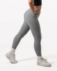 Damskie legginsy 7/8 na jogę i pilates, bez przedniego szwu – szary łupkowy. Szare legginsy AESTHETIC WOLF, s, bez wzorów, z dzianiny, z podwyższonym stanem. Za 149.99 zł.