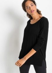 Sweter dzianinowy oversize z materiału z wiskozą. Czarne swetry bonprix, bez wzorów, z dzianiny, bez ramiączek. Za 104.99 zł.