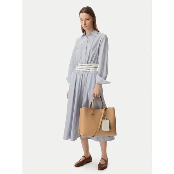 Torebka Tommy Hilfiger. Brązowe torebki klasyczne TOMMY HILFIGER, bez wzorów, bez dodatków. Za 699.99 zł.