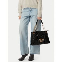 Torebka LOVE MOSCHINO. Czarne torebki klasyczne Love Moschino, bez wzorów, bez dodatków. Za 1,099.00 zł.