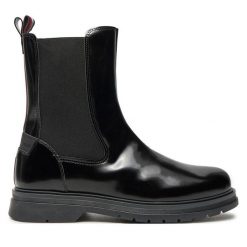 Botki Tommy Hilfiger. Czarne botki TOMMY HILFIGER, bez wzorów, bez obcasa, na płaskiej podeszwie, bez zapięcia. Za 359.99 zł.