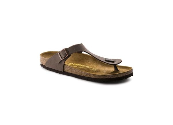 Japonki damskie Birkenstock 043751. Brązowe klapki Birkenstock, z aplikacjami, z jeansu, bez obcasa. Za 727.00 zł.