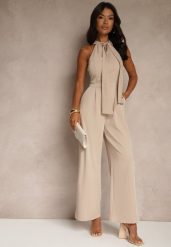 Beżowy Kombinezon Wide Leg z Ozdobnym Wiązaniem przy Szyi Silelia. Brązowe sukienki Renee, na co dzień, l, bez wzorów, eleganckie, bez kołnierzyka, bez ramiączek, kopertowe. Za 99.99 zł.