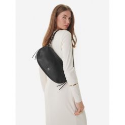 Torebka HUGO. Czarne torebki klasyczne Hugo, bez wzorów, bez dodatków. Za 418.99 zł.