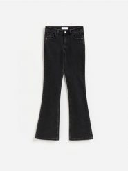 Jeansy flare - czarny. Czarne jeansy Reserved, bez wzorów. Za 129.99 zł.