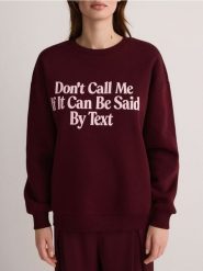 Bluza z nadrukiem - bordowy. Czerwone bluzy Reserved, l, bez wzorów, z bawełny, bez kaptura. W wyprzedaży za 59.99 zł.