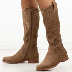 Coffee jesienne ażurowe kozaki damskie S.Barski 534. Kozaki S.BARSKI, na jesień, z zamszu, bez obcasa, na obcasie, bez zapięcia. Za 249.00 zł.