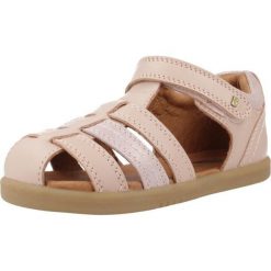 Sandały BOBUX ROAM Rose. Czerwone sandały BOBUX, bez wzorów, ze skóry, bez obcasa, bez zapięcia. Za 270.99 zł.