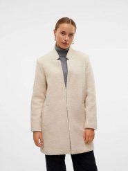 Vero Moda Płaszcz "Katrine" w kolorze beżowym rozmiar: XS. Brązowe płaszcze Vero Moda, xs, bez wzorów, bez kaptura. Za 83.62 zł.
