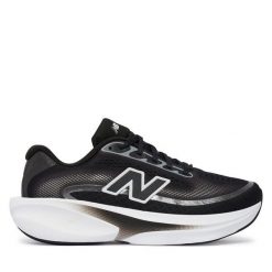 Buty do biegania New Balance. Czarne obuwie sportowe New Balance, bez zapięcia, do biegania. Za 649.99 zł.