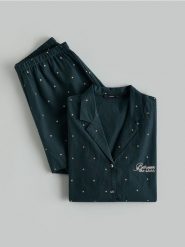 Piżama ze świątecznym motywem - ciemnozielony. Zielone piżamy Reserved, bez wzorów, z bawełny, bez ramiączek. Za 139.99 zł.