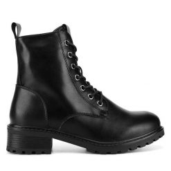 Botki Clara Barson. Czarne botki Clara Barson, bez wzorów, bez obcasa, na płaskiej podeszwie, bez zapięcia. Za 159.99 zł.