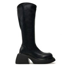 Kozaki GOE. Czarne kozaki GOE, bez obcasa, na słupku, bez zapięcia. Za 639.99 zł.