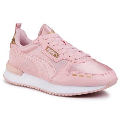 PUMA R78 WN`S METALLIC 37473903 Różowy. Czerwone obuwie sportowe Puma, ze skóry ekologicznej, bez zapięcia. Za 269.99 zł.
