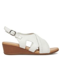 Sandały Lasocki. Białe sandały Lasocki, bez wzorów, bez obcasa, na koturnie, bez zapięcia. Za 169.99 zł.