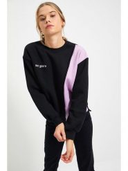 Trendyol Bluza w kolorze lawendowo-czarnym rozmiar: M. Czarne bluzy Trendyol, m, bez wzorów, bez kaptura. Za 78.99 zł.