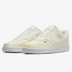 Buty Sportowe Damskie Nike W Court Vision Lo NN. Brązowe obuwie sportowe Nike, bez zapięcia, trekkingowe, Nike Court. Za 329.99 zł.