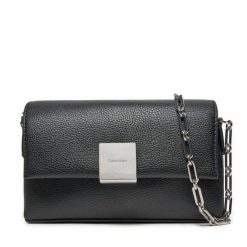 Torebka Calvin Klein. Czarne listonoszki Calvin Klein, bez wzorów, bez dodatków. Za 279.99 zł.