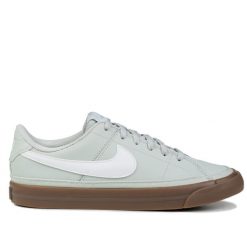 Buty sportowe, trampki NIKE COURT LEGACY. Białe obuwie sportowe Nike, bez zapięcia, trekkingowe, Nike Court. W wyprzedaży za 209.00 zł.