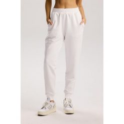 Damskie spodnie dresowe Rough Radical Cotton Active Joggers. Białe spodnie dresowe ROUGH RADICAL, m, bez wzorów, z dresówki, na fitness i siłownię. W wyprzedaży za 144.42 zł.