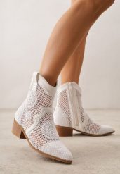 Białe Botki Kowbojki na Stożku z Ażurową Cholewką z Haftem Isarna. Białe botki Renee, w ażurowe wzory, z jeansu, bez obcasa, na obcasie, bez zapięcia. Za 149.99 zł.