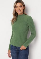 Zielony Wełniany Sweter Prążkowany z Długim Włosiem Aryndra. Zielone swetry Born2be, bez wzorów, z dzianiny, bez ramiączek. Za 54.99 zł.