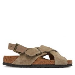 Sandały Birkenstock. Brązowe sandały Birkenstock, bez wzorów, bez obcasa, na płaskiej podeszwie, bez zapięcia. Za 539.99 zł.