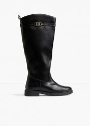 Kozaki ze sprzączką. Czarne kozaki bonprix, bez obcasa, bez zapięcia. Za 219.99 zł.