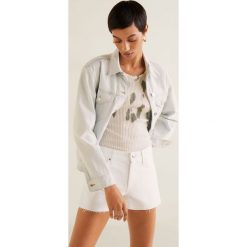 Mango - Szorty Iconic. Białe szorty Mango, bez wzorów, z bawełny, casualowe. W wyprzedaży za 29.90 zł.