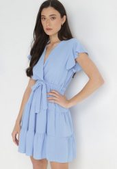 Jasnoniebieska Sukienka z Paskiem Laodima. Niebieskie sukienki Born2be, na imprezę, bez wzorów, z materiału, bez kołnierzyka, bez ramiączek, mini, kopertowe. Za 69.99 zł.
