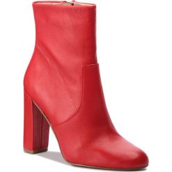 Botki STEVE MADDEN - Editor Ankle Boot SM11000088-03001-607 Red Leather. Czerwone botki Steve Madden, bez wzorów, z materiału, bez obcasa, na obcasie, bez zapięcia. W wyprzedaży za 429.00 zł.