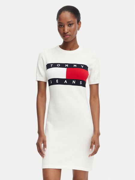 Tommy Jeans Sukienka codzienna Flag DW0DW22853 Biały Slim Fit. Białe sukienki Tommy Jeans, na co dzień, s, bez wzorów, z bawełny, bez kołnierzyka, bez ramiączek, proste. Za 363.99 zł.