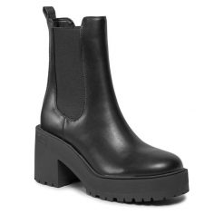 Botki Guess. Czarne botki Guess, z aplikacjami, bez obcasa, na słupku, bez zapięcia. Za 819.99 zł.