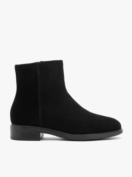 Czarne płaskie botki welurowe. Czarne botki Brawo sp. z o.o., bez wzorów, ze skóry, za kostkę, bez obcasa, na płaskiej podeszwie, bez zapięcia. Za 449.99 zł.