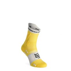 Skarpety biegowe Compressport Pro Racing Socks v4.0 Trail. Żółte skarpety Compressport, bez wzorów. Za 78.99 zł.