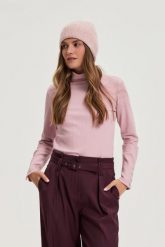 Dzianinowa czapka różowa. Czerwone czapki MOODO, bez wzorów, z dzianiny. Za 49.99 zł.