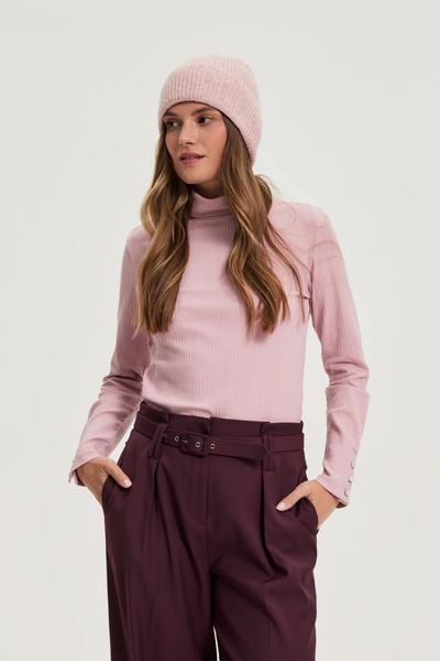 Dzianinowa czapka różowa. Czerwone czapki MOODO, bez wzorów, z dzianiny. Za 49.99 zł.
