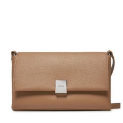 Torebka Calvin Klein. Brązowe torebki klasyczne Calvin Klein, bez wzorów, bez dodatków. Za 309.99 zł.