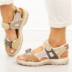 Camelowe skórzane sandały damskie Unisoft 18-57. Brązowe sandały Unisoft, bez wzorów, z materiału, casualowe, bez obcasa, na płaskiej podeszwie, bez zapięcia. Za 219.00 zł.