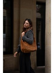 Victor & Hugo Paris Skórzana torebka "Naia" w kolorze karmelowym - 25 x 45 x 3 cm rozmiar: onesize. Brązowe torby na ramię Victor & Hugo Paris, bez wzorów, z materiału, na ramię, bez dodatków. Za 304.99 zł.