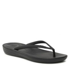 Japonki FitFlop. Czarne klapki FitFlop, bez wzorów, bez obcasa. Za 129.99 zł.