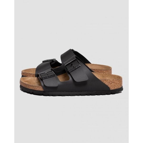 Klapki Birkenstock Arizona Nero Dorosłych. Brązowe klapki Birkenstock, bez wzorów, z materiału, bez obcasa. Za 435.95 zł.