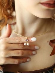 Pierres delicates Pozłacany naszyjnik z zawieszką - dł. 45 cm rozmiar: onesize. Białe naszyjniki Pierres delicates, z cyrkonią, pozłacane. Za 43.99 zł.