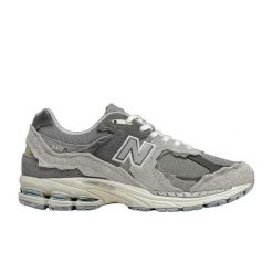 Buty do chodzenia dla dorosłych New Balance 2002R Protection Pack Rain Cloud. Szare obuwie sportowe New Balance, bez zapięcia, trekkingowe. W wyprzedaży za 1,303.60 zł.