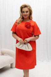 Trapezowa sukienka Ivone w kolorze koralowej papai z ręcznie szytym kwiatem PLUS SIZE XXL OVERSIZE WIOSNA. Pomarańczowe sukienki Moda Size Plus Iwanek, do pracy, na wiosnę, plus size, bez wzorów, z elastanu, biznesowe, bez kołnierzyka, plus size, bez ramiączek, mini, dopasowane. Za 289.90 zł.